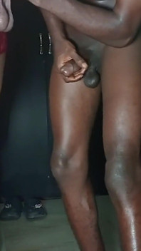 Obrovský černý hardcore kopání za ebony Slim Fit krémový zadek
