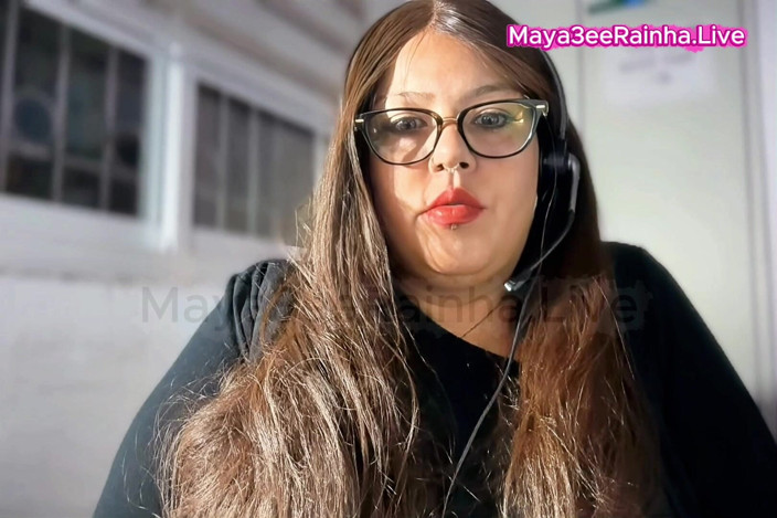 Goddess Maya3ee Rainha: Brazilian BBW MILF Goddess Vaping Iqos at Work