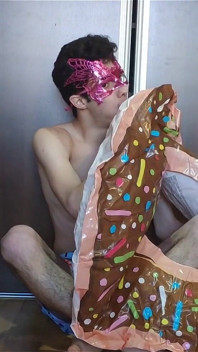 Explodindo meu donut inflável rápido!