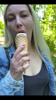 How Most Ladies Eat Ice Cream in Front of the Camera Vs. How I Do It in Front of the Camera
