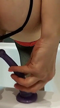 Sexy esposa juega anal en baño plug anal