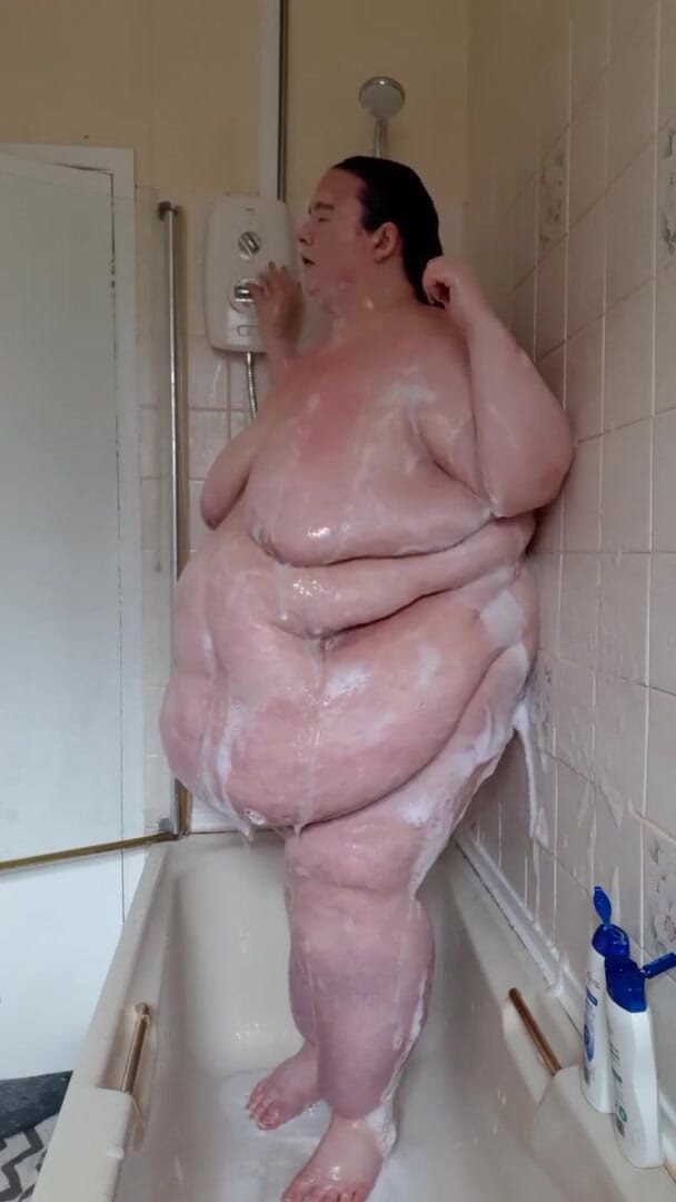 SSBBWLadyBrads: Big fat goddess washes herself