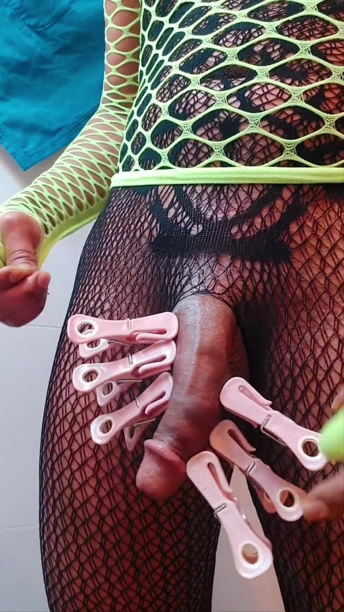 Milah CrossxxX: Pt2. Auto punizione BDSM ballbusting sculacciata parte 2