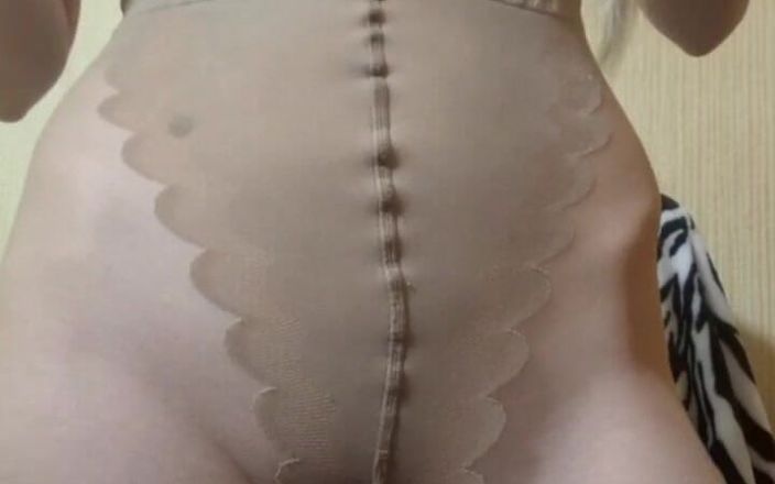ElzaKom: Sweet Pussy Mistress Elza Kom's