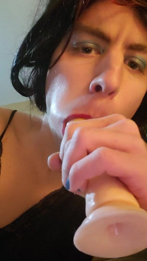 Sabrina89: Suck my dildo