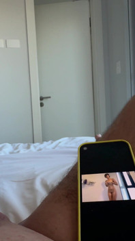 Mon demi-frère pervers m’a baisée juste après la douche ... Je suis couverte de sperme