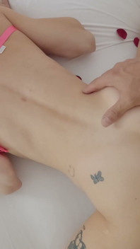 Minik üvey kızlar hunk adam Erica Canfield tarafından sert sikiliyor