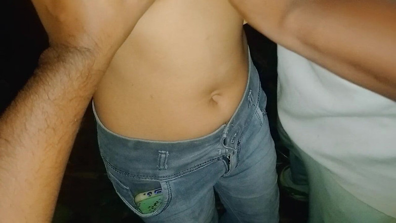 NikiRathod: 和divya在丛林里的夜晚口交 - 口交系列