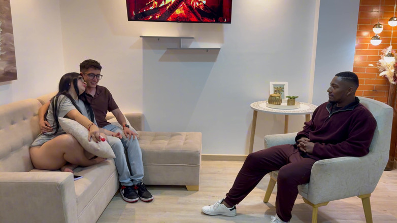 Rioc69: Latino Con Una Enorme BBC Se Cuela a Los Espaldas...