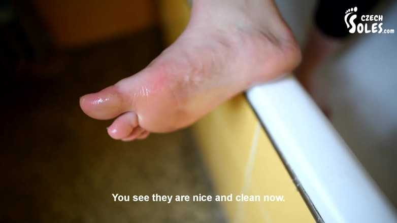 Czech Soles - foot fetish content: Kaki kotor dari berjalan tanpa kondum