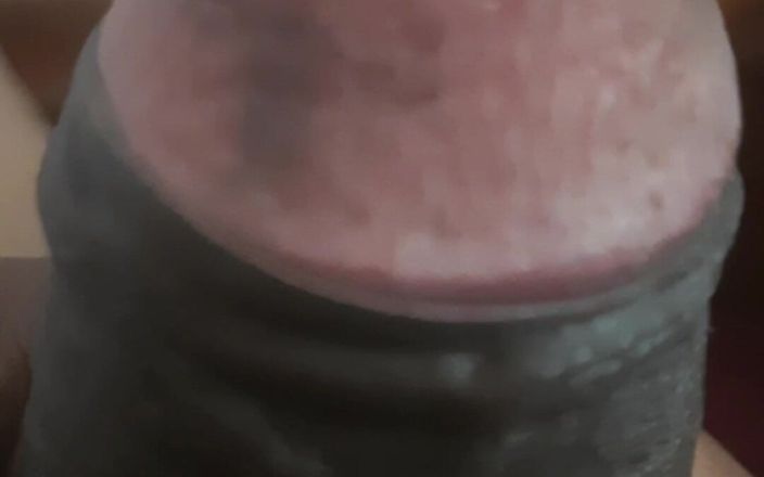 Lubina45: Hij geniet alleen van een moment van persoonlijke gelukzaligheid.