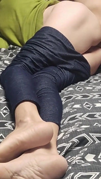 Sdílení postele s mojí zralou milfkou macechou