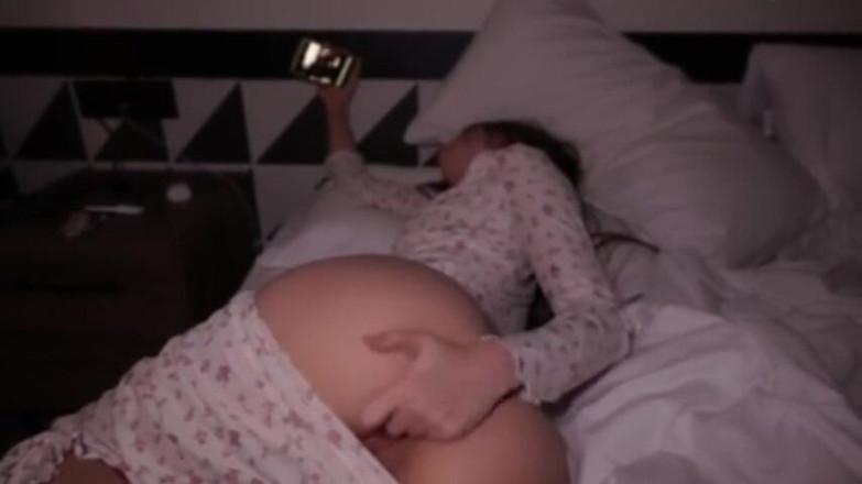 Loly Lola: Před spaním jsem měla dobrý orgasmus s robertkem.