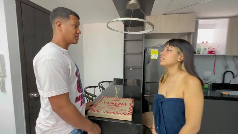Saraymike: Saya mengongkek lelaki penghantar pizza untuk mengelakkan membayar untuk itu.