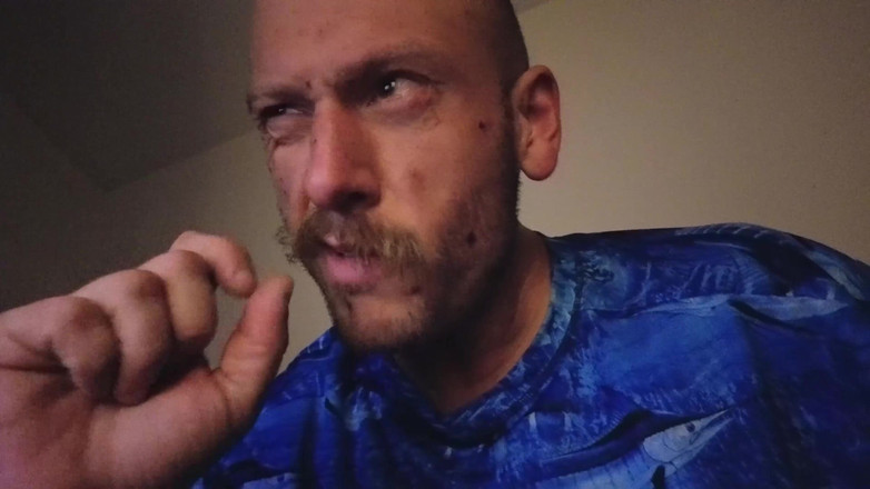 Master and Mischief: Зухвала покірна мелодія смокче великий білий член свого господаря вітчима Кайла