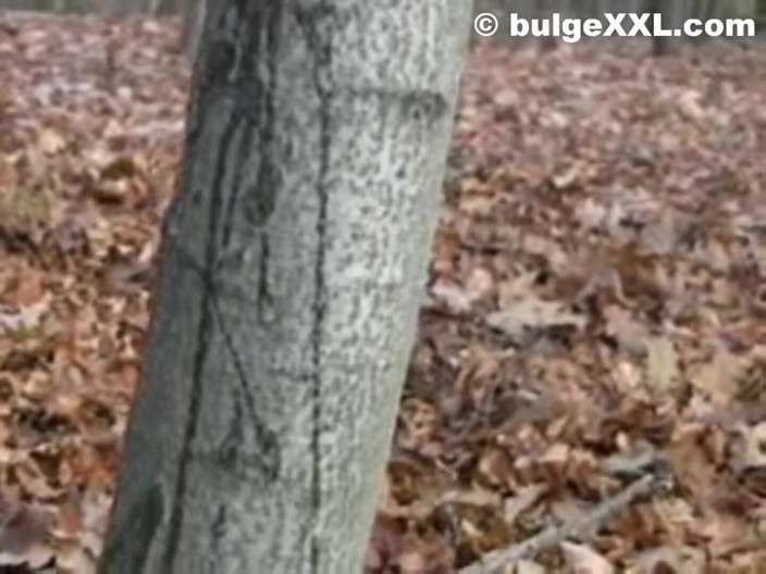 BulgeXXL: Açık havada sidik ve mastürbasyon 1 - büyük yarak