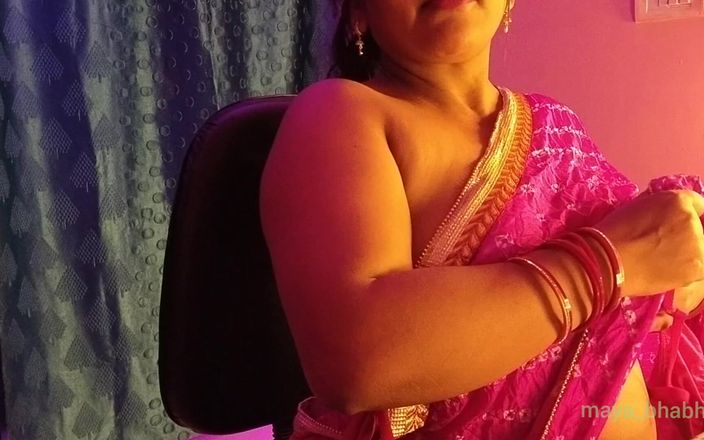 Hot desi girl: Sexy Bhabhi Opens Her Clothes and Shows Her Boobs to...