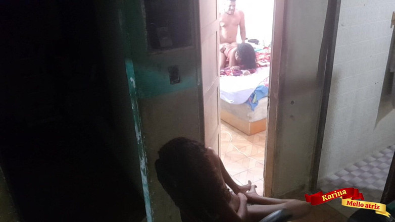 Karinamello: Ho sorpreso la mia sorellastra e il patrigno a fare...