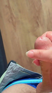 Branlette en POV, éjaculation, vrai amateur, gros plan