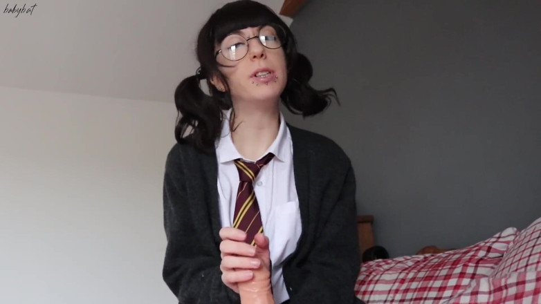 Fetpup: Без презерватива трахає дівчину gryffindor