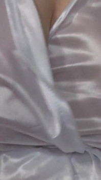 Diese dicken titten werden dich verrückt machen! Mollige MILF zeigt ihre reifen natürlichen möpse in nahaufnahme