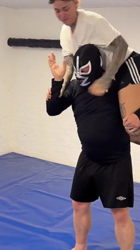 Kourtneyinked vs jinete enmascarado - show de lucha libre de sumisión