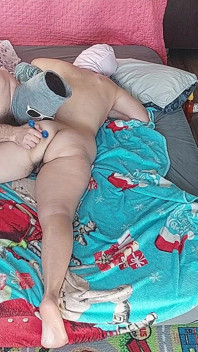 Ateşli amatör bir çiftin vücuda yağ ile şehvetli masajı.