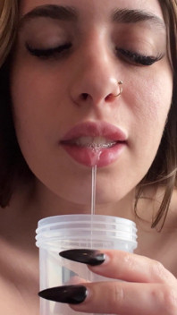 Sbavata e sputa gioco di saliva