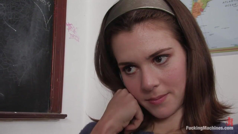 Fucking Machines by Kink: Miembro de máquina de y chica universitaria caliente - Isobel Wren