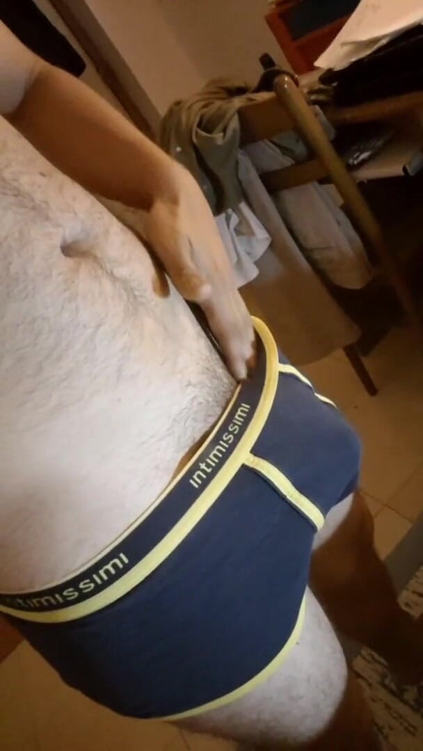 A large Portuguese dick: Descendez les Boxers