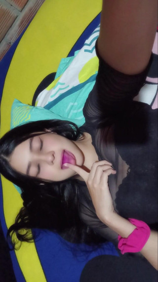 Yuli and tony: 내 친구의 계모는 그가 떨어져 있는 동안 나를 유혹해