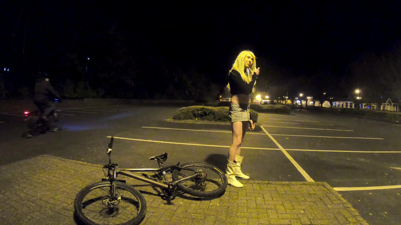 The Midnight Minx: Themidnightminx naik sepeda tengah malam