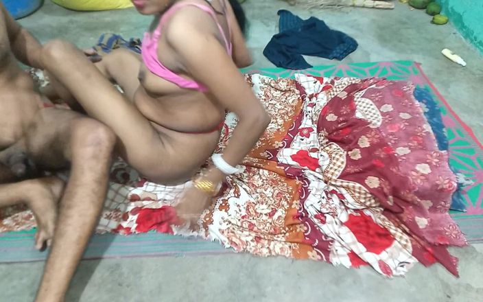 Sumitra-bhabi: मैंने अपनी सौतेली बहन को पूरी रात नग्न चोदा