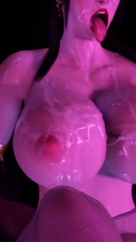 3D Ogromne cycki dziwka Siedzi na wielkim kutasie