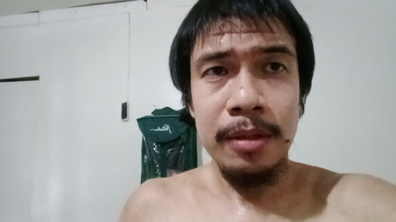Piolo Alberto: Kneeling Down Masturbation