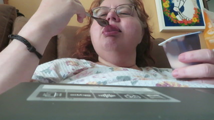 BBW nurse Vicki adventures with friends: Eatting my pudding cup for you feeders