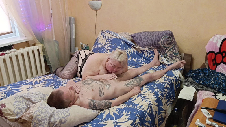 Zona901: Soacra îmi golește coaiele de spermă făcând muie și înghițind spermă