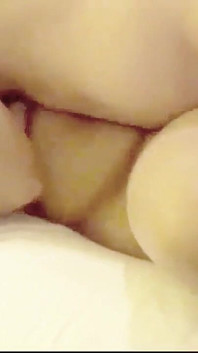 La femme d’un ami se fait baiser devant son mari