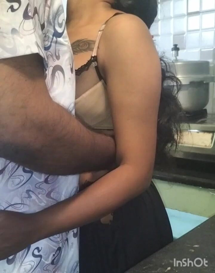 Funny couple porn studio: Tamil menina passeio de cozinha