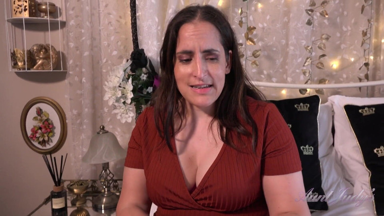 Aunt Judy's: Auntjudys - MILF bertetek besar awak Landlady Lorelei - Pantyhose pov