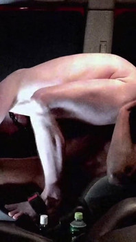 In crociera all'aperto per un cazzo sul ciglio di strada da un grosso sconosciuto muscoloso cazzo