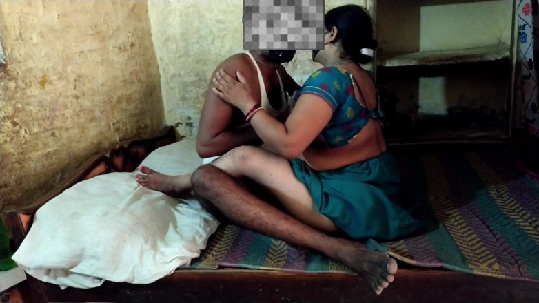 Desi_bhabhi121: Tamil Bhabhi para romantyczna
