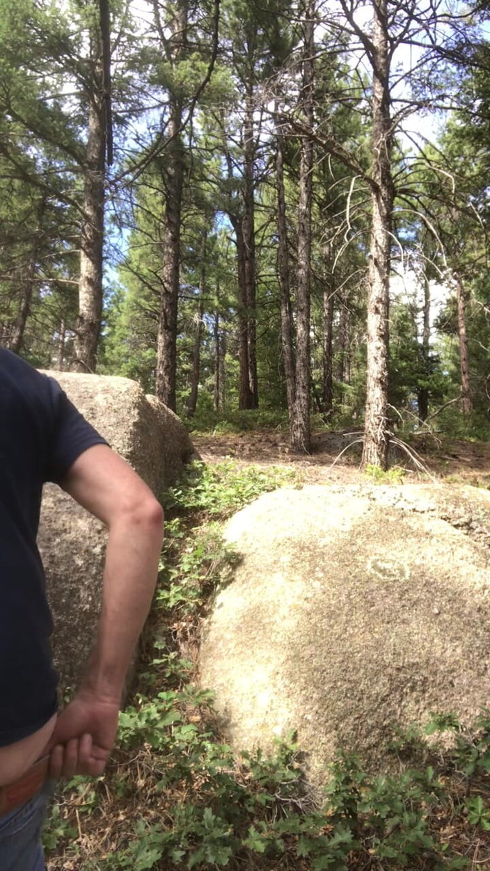 Adam Kaye: Porrstjärna Adam Kaye i skogen