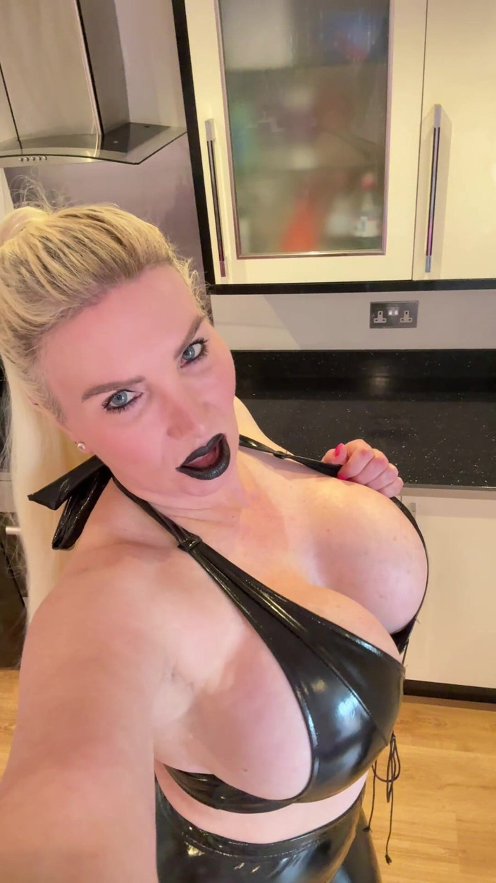 Sophie James: Pvc Super Vixen : la brillance ultime