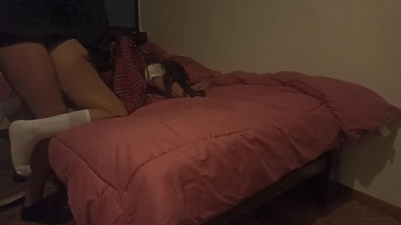 Astrid Cute: Pourquoi me touches-tu le cul ? J’aime ça! J’ai fait venir une...