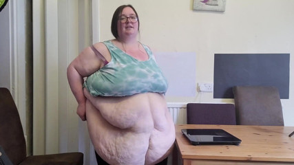 SSBBWLadyBrads: Belly weigh in side on
