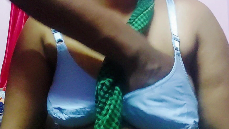 Desi Mohini: Mohini Village Bhabhi Hardsex en Dormitorio.