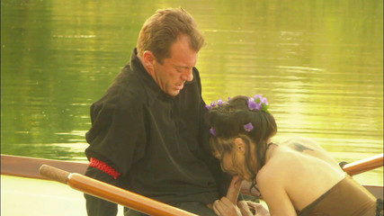 CBD Media: Sexy krásná 20letá brunetka má romantický sex na lodi s ženatým mužem