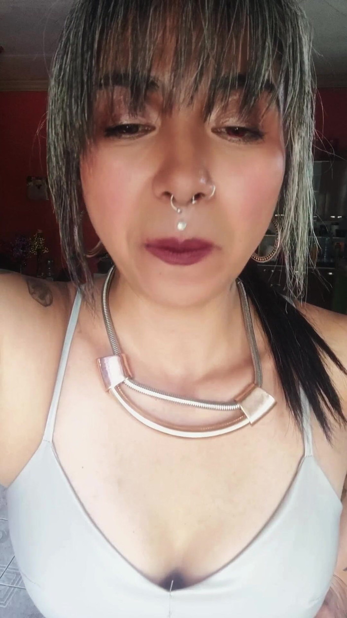 Casia Castro: Isso é um pênis ou um amendoim?