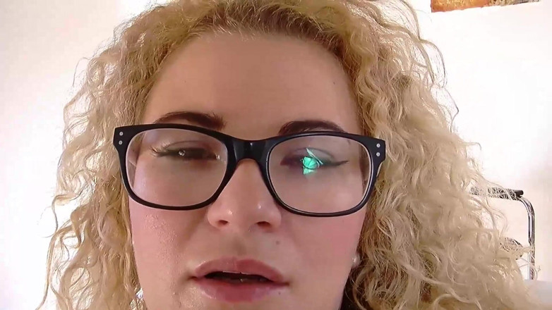 Toy Sluts: Blonde beauty is toying her wet twat